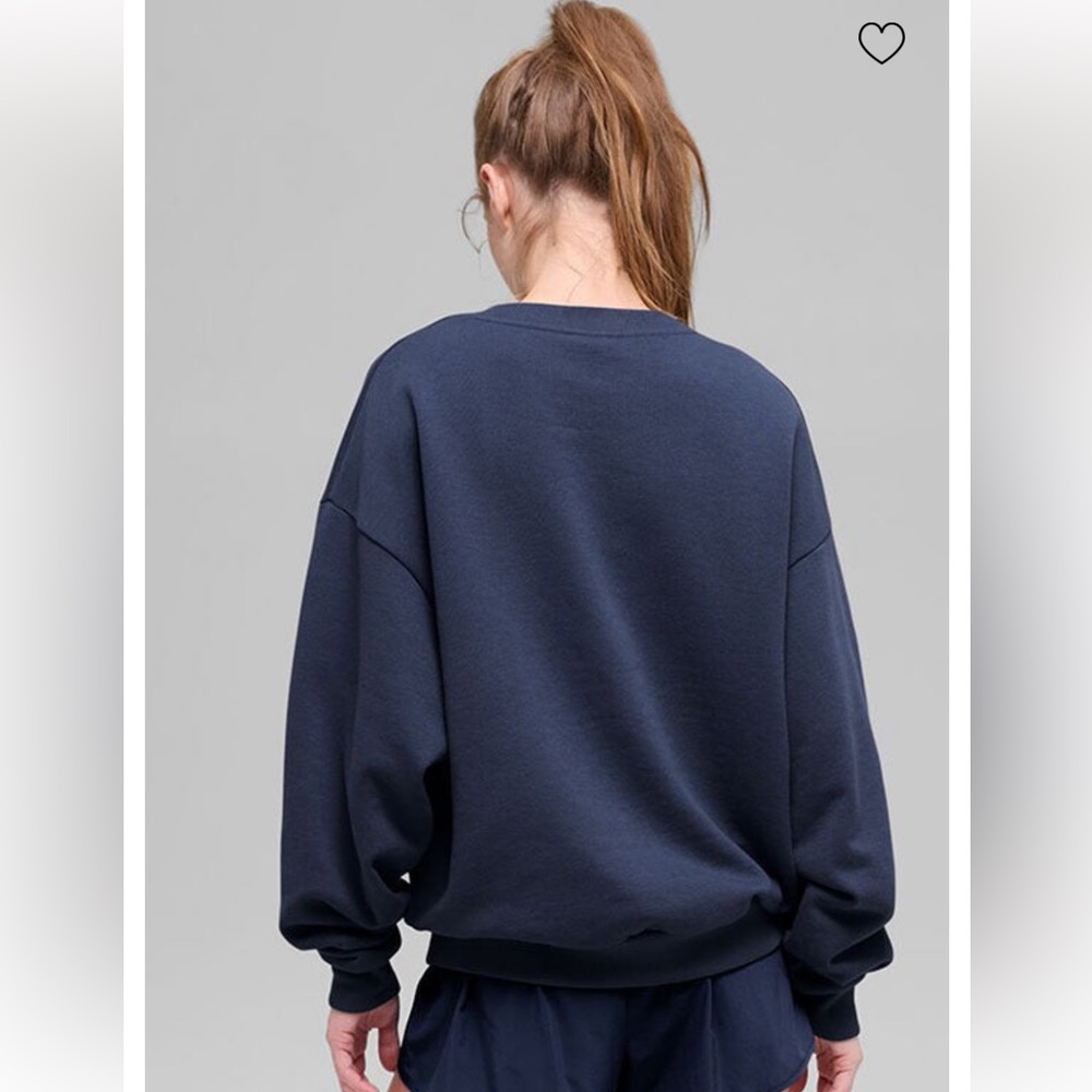 NWT ALO yoga Accolade crewneck in navy - Picture 4 of 5